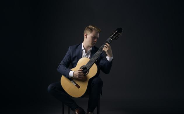 Billede af guitaristen Jonas Egholm